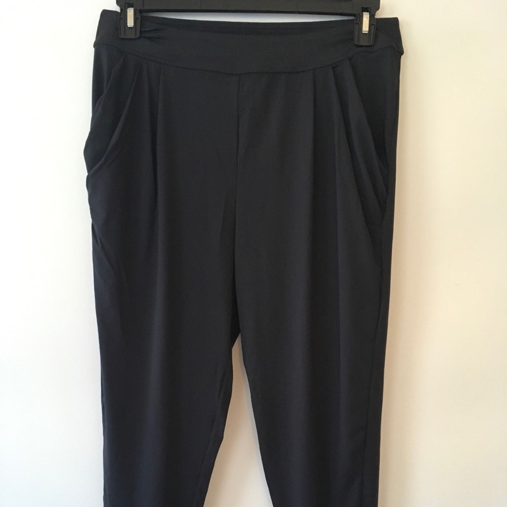 Fabletics cropped yoga pants